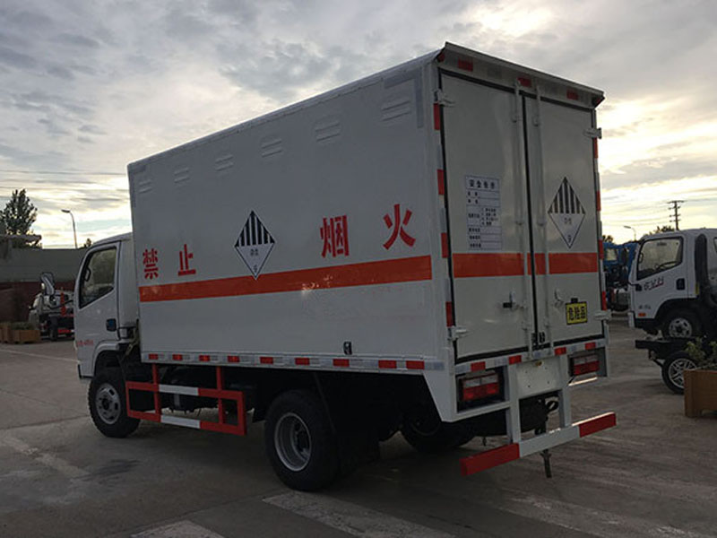 多利卡4.1米（藍(lán)牌）雜項(xiàng)危險(xiǎn)品廂式車(chē)