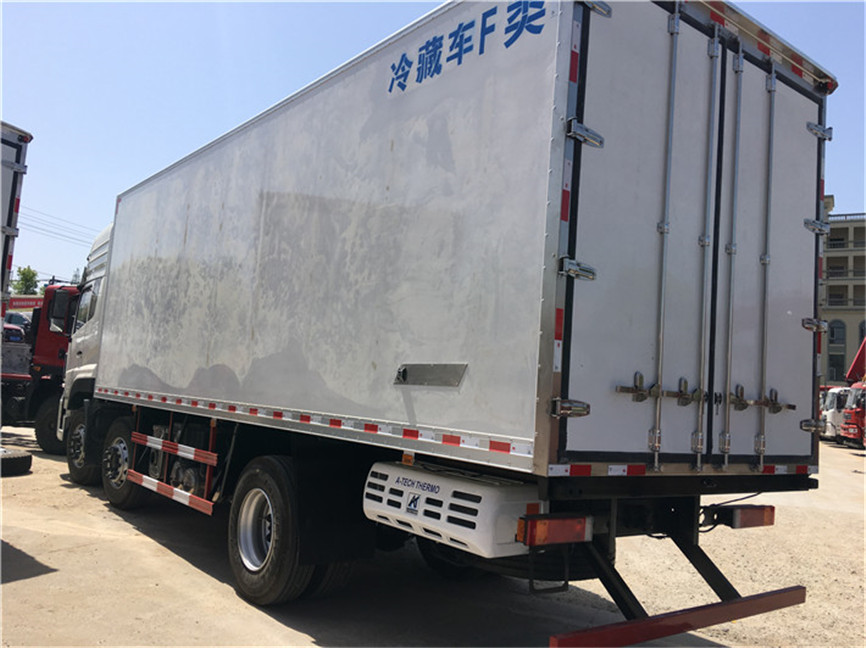 東風(fēng)天龍小三軸 6.8米冷藏車(chē)