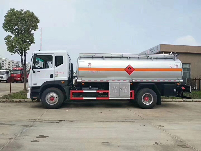 東風(fēng)D9運(yùn)油車