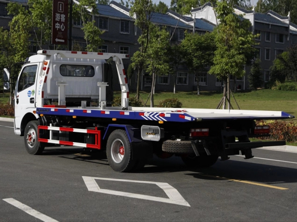 國(guó)六東風(fēng)大多利卡黃牌一拖二清障車(chē)
