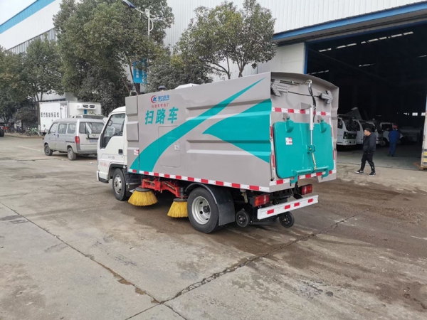 福田微型掃路車(0.8方水罐1.7方塵罐)