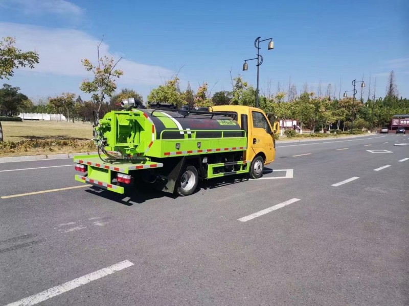 東風途逸藍牌清洗吸污車