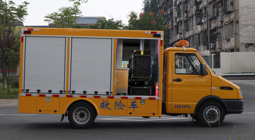 依維柯救險車